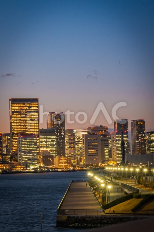 東京　夕暮れのレインボーブリッジの風景 東京,東京都,お台場の写真素材