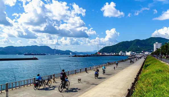 海峡と自転車と釣り人達 海峡と自転車と釣り人達の写真