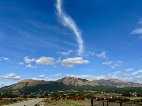 南阿蘇の龍雲 南阿蘇の龍雲 龍雲,南阿蘇,開運の写真素材