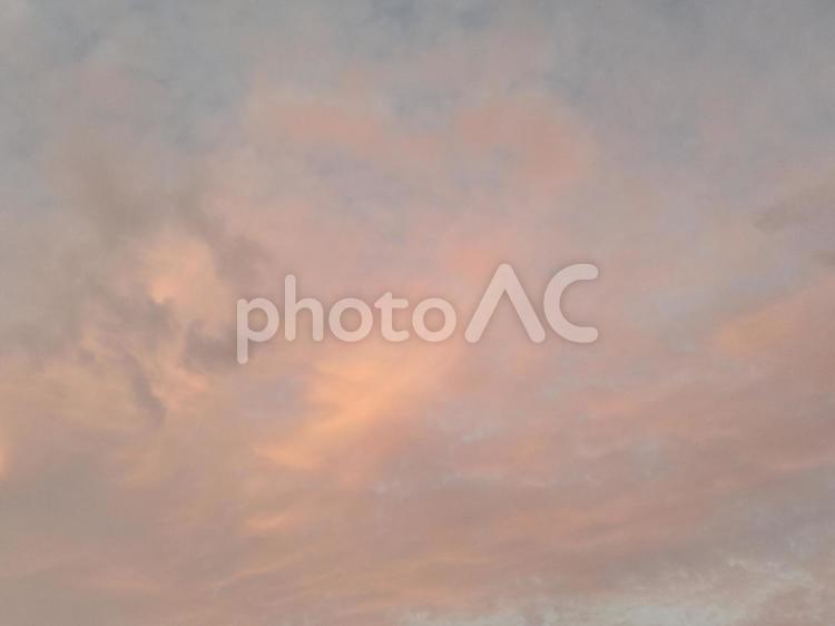 夕暮れに染まる雲 空,雲,赤の写真素材