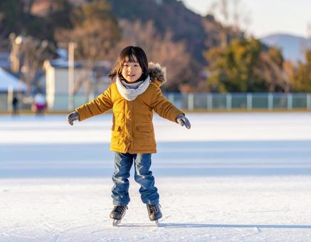 スケートを楽しむ子供3 スケートを楽しむ子供3の写真