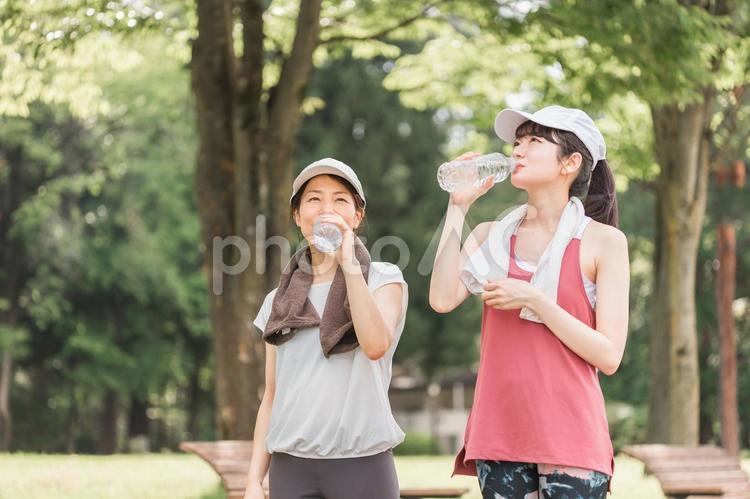 ダイエットのために有酸素運動をする女性 運動,有酸素運動,ダイエットの写真素材