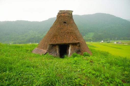 田んぼの中にある 野沢温泉村 岡ノ峯遺跡 田んぼの中にある 野沢温泉村 岡ノ峯遺跡 岡ノ峯遺跡,縄文遺跡,縄文時代中期の写真素材