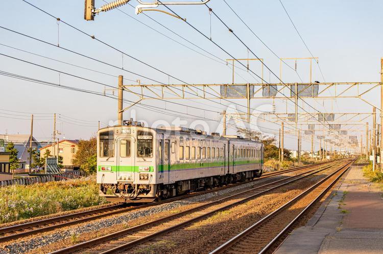 秋のローカル線 鉄道,ローカル線,列車の写真素材