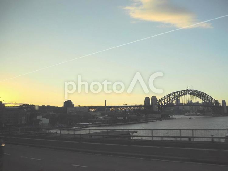シドニーの街並み 風景,夕日,橋の写真素材
