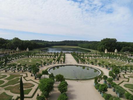 ヴェルサイユ(ベルサイユ)宮殿の庭園 ヴェルサイユ(ベルサイユ)宮殿の庭園 ヴェルサイユ宮殿,バロック建築,建造物の写真素材