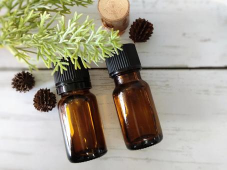 サイプレスのイメージ アロマオイルボトル アロマ,アロマオイル,ボトルの写真素材