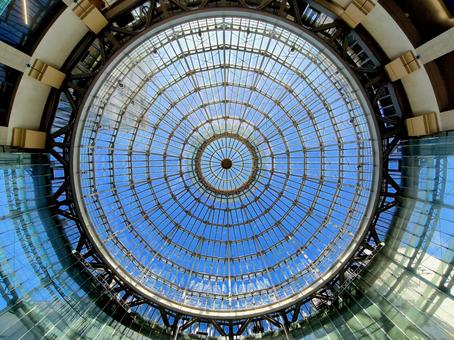 商店街のアーケード、香川県高松市 商店街,アーケード,ガラスの写真素材