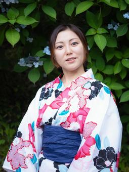 32: Hydrangea and a woman in a yukata, JPG 32: Hydrangea and a woman in a yukata, JPG