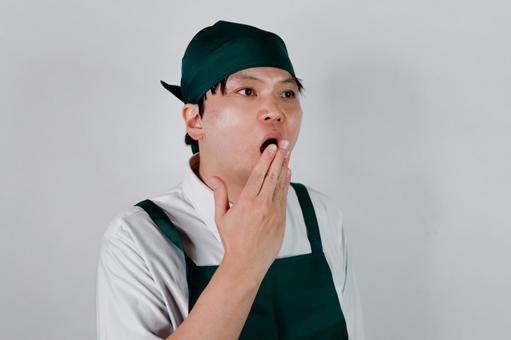 驚く料理人の表情 驚く料理人の表情 料理人,エプロン,三角巾の写真素材