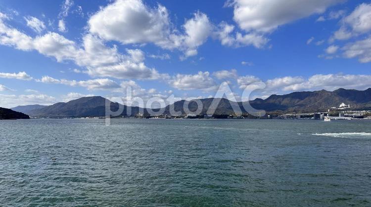 宮島からの海 宮島,フェリー,船の写真素材