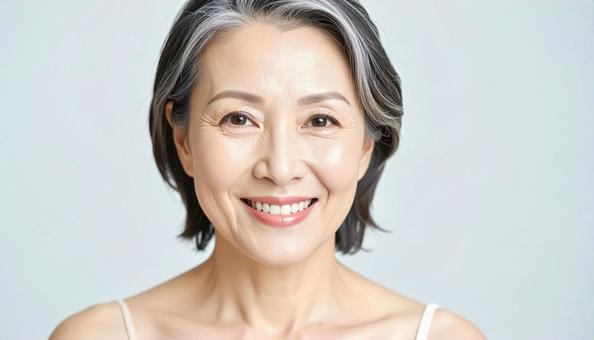 肌がきれいで若く見える50代の日本人女性 肌がきれいで若く見える50代の日本人女性の写真