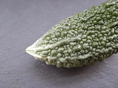 夏野菜ゴーヤ1本_黒バック_2 夏野菜ゴーヤ1本_黒バック_2の写真
