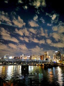 夜の隅田川 夜景,空,雲の写真素材