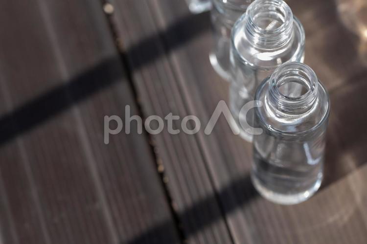 乾燥中のビンたち ビン,空き瓶,空の写真素材