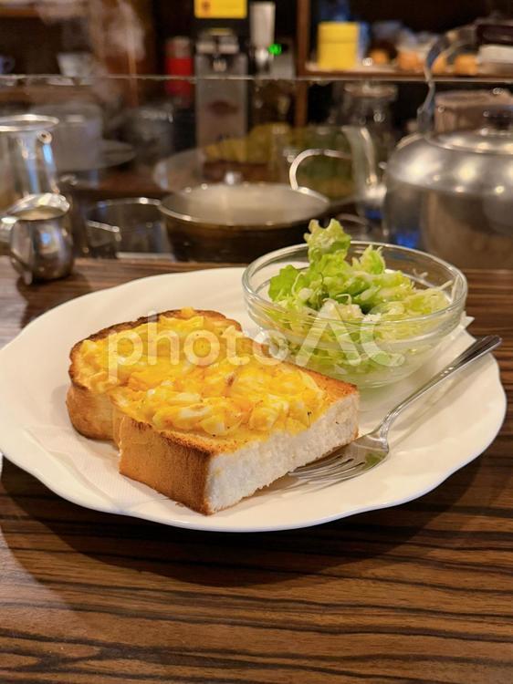 喫茶店のエッグトースト トースト,スクランブルエッグ,モーニングの写真素材