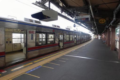 電車 電車 駅,ホーム,電車の写真素材