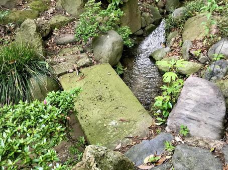 小川に掛かる石橋 小川に掛かる石橋 橋,自然,ナチュラルの写真素材