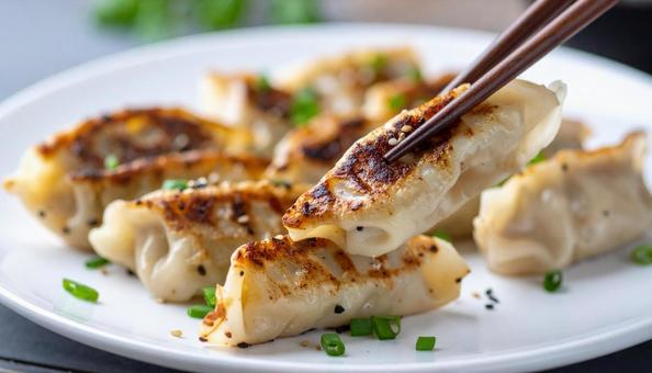 美味しそうな餃子の写真