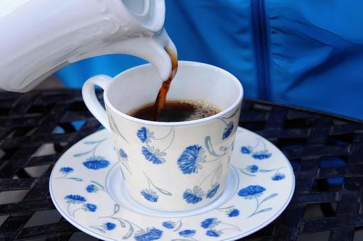 コーヒーを注ぐ コーヒーを注ぐ コーヒー,珈琲,コーヒーカップの写真素材