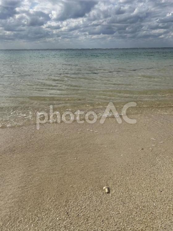 沖縄の海　縦 海,沖縄,美しいの写真素材