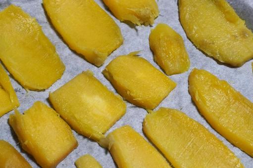 干し芋作り（オーブンレンジ）05 干し芋作り,サツマイモ,薩摩芋の写真素材