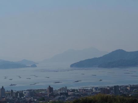 宮島サービスエリアから見た瀬戸内海の眺望 宮島サービスエリアから見た瀬戸内海の眺望の写真