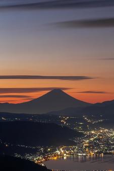 富士と諏訪湖の夜景_縦 高ボッチ高原,諏訪湖,富士山の写真素材