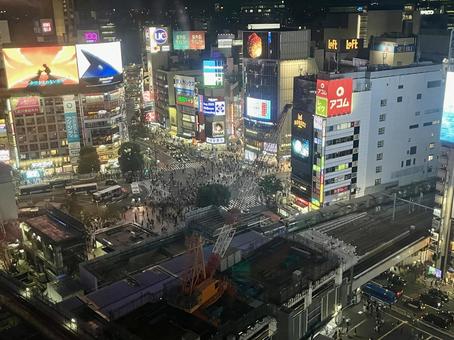 スクランブル交差点 スクランブル交差点の写真