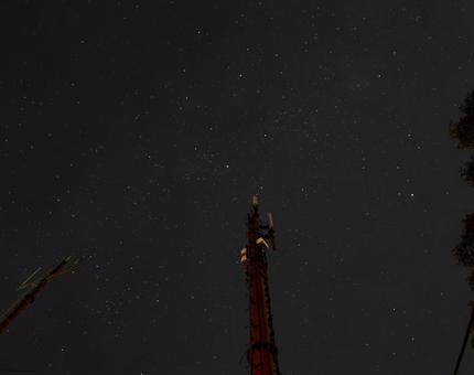星空を射抜く光の矢 星空,矢,夜空の写真素材