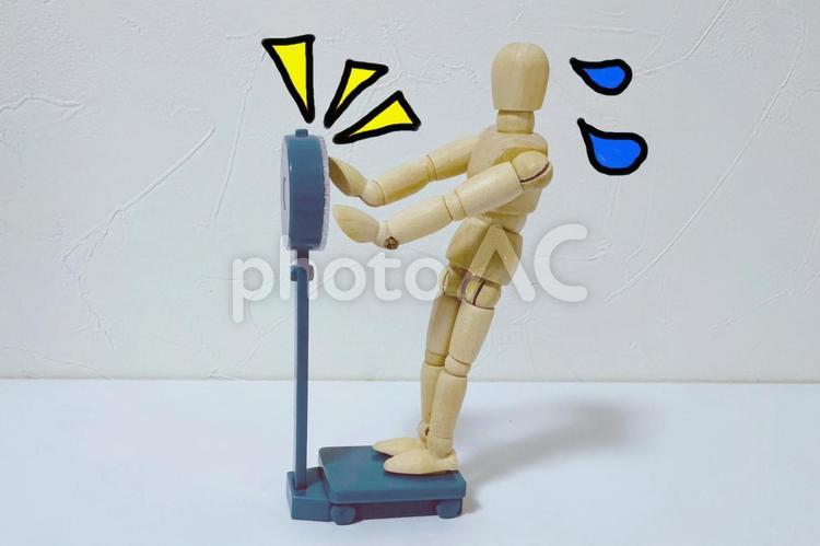 体重計に乗って驚く人のイメージ２ 体重,体重計,乗るの写真素材