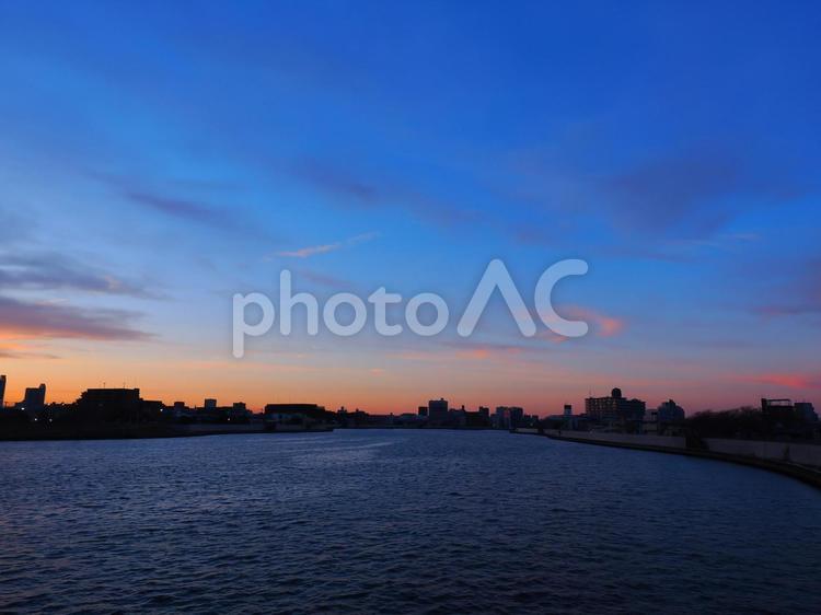 夕焼けスカイツリーが映える中川 夕焼け,スカイツリー,中川の写真素材