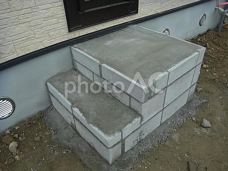 勝手口階段ベース施工 新築,住居,住宅の写真素材