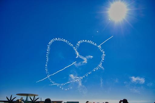 ブルーインパルスのハート ハート,ブルーインパルス,空の写真素材