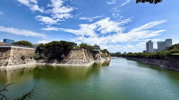 大阪府大阪市の大阪城の石垣と濠 大阪城,城,石垣の写真素材