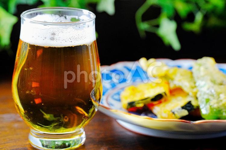 ビールと野菜の天ぷら ビール,晩酌,天ぷらの写真素材