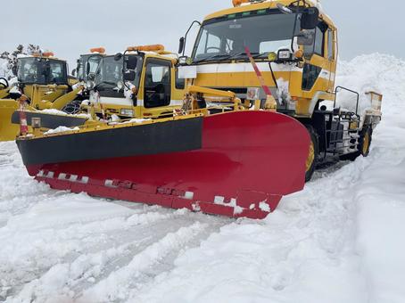 数台の除雪車と雪景色 数台の除雪車と雪景色 ブルドーザー,重機,冬の作業の写真素材