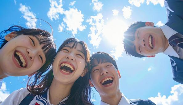 笑顔で元気いっぱいの高校生 笑顔で元気いっぱいの高校生の写真