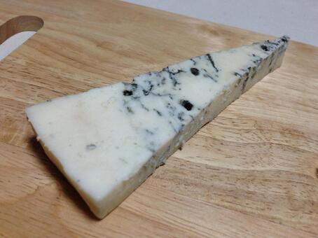 フランス輸入ゴルゴンゾーラチーズ（青カビ ゴルゴンゾーラ,ピカンテ,チーズの写真素材