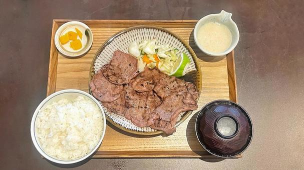 真上からの牛タン定食 真上からの牛タン定食 牛タン,牛タン定食,定食の写真素材