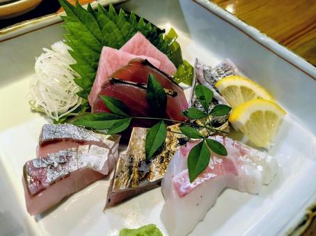 シンプルなお造りの盛り合わせ 刺身,造り,盛り合わせの写真素材