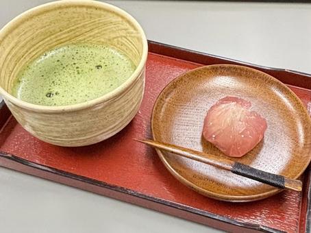 夏の和菓子と抹茶 夏の和菓子と抹茶の写真