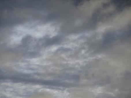 台風が近づいている黒雲 台風が近づいている黒雲の写真