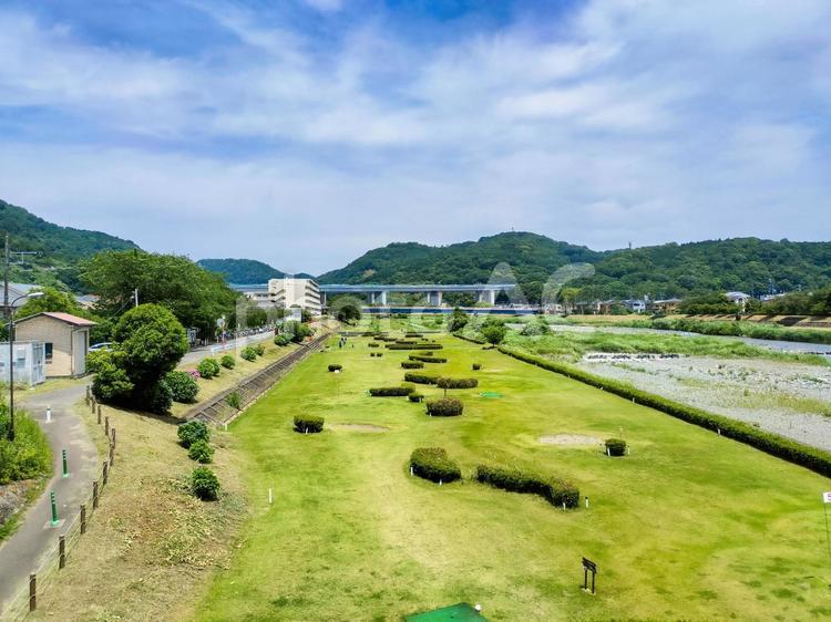 御殿場線車窓から見る川根川親水公園 川根川親水公園,川根川,jr御殿場線の写真素材