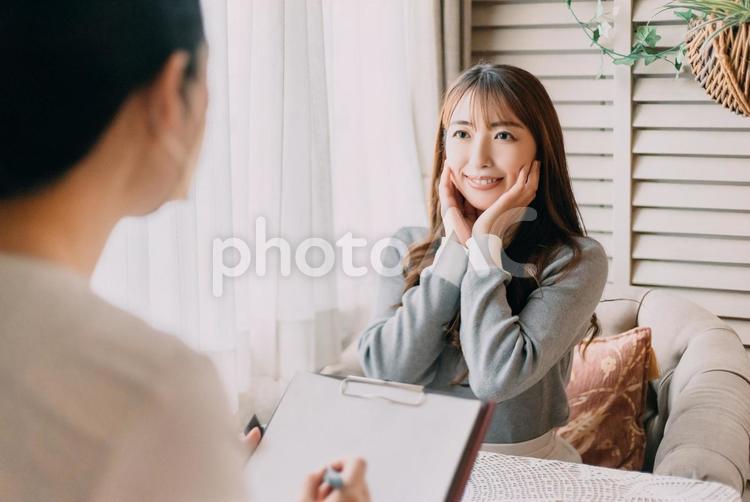 エステのカウンセリングを受ける女性 エステ,美容,女性の写真素材