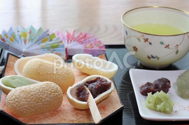 3種類のあんこを自分で入れる最中 もなか,和スイーツ,和菓子の写真素材