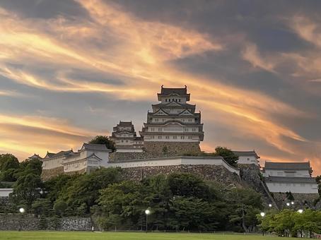 Himeji Castle at dusk, JPG