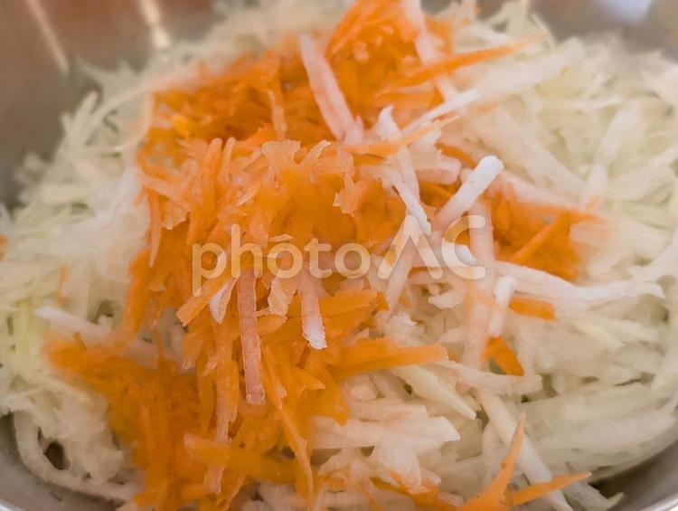 大根と人参の千切り 大根,人参,野菜の写真素材