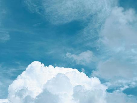 白い雲と青い空 白い雲と青い空の写真