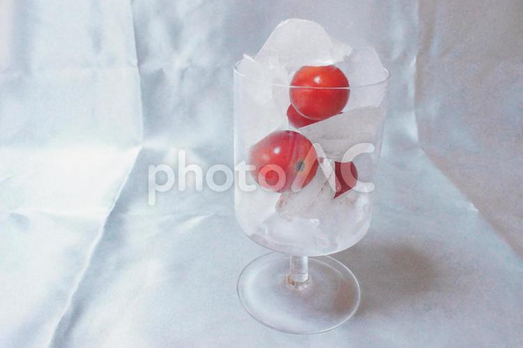 トマトと氷 冷やしトマト,ミニトマト,氷の写真素材